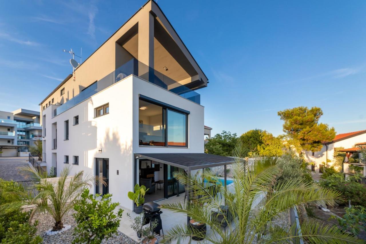 קרק Luxury Villa Adria Apartments מראה חיצוני תמונה