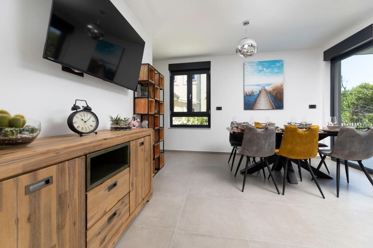 קרק Luxury Villa Adria Apartments מראה חיצוני תמונה