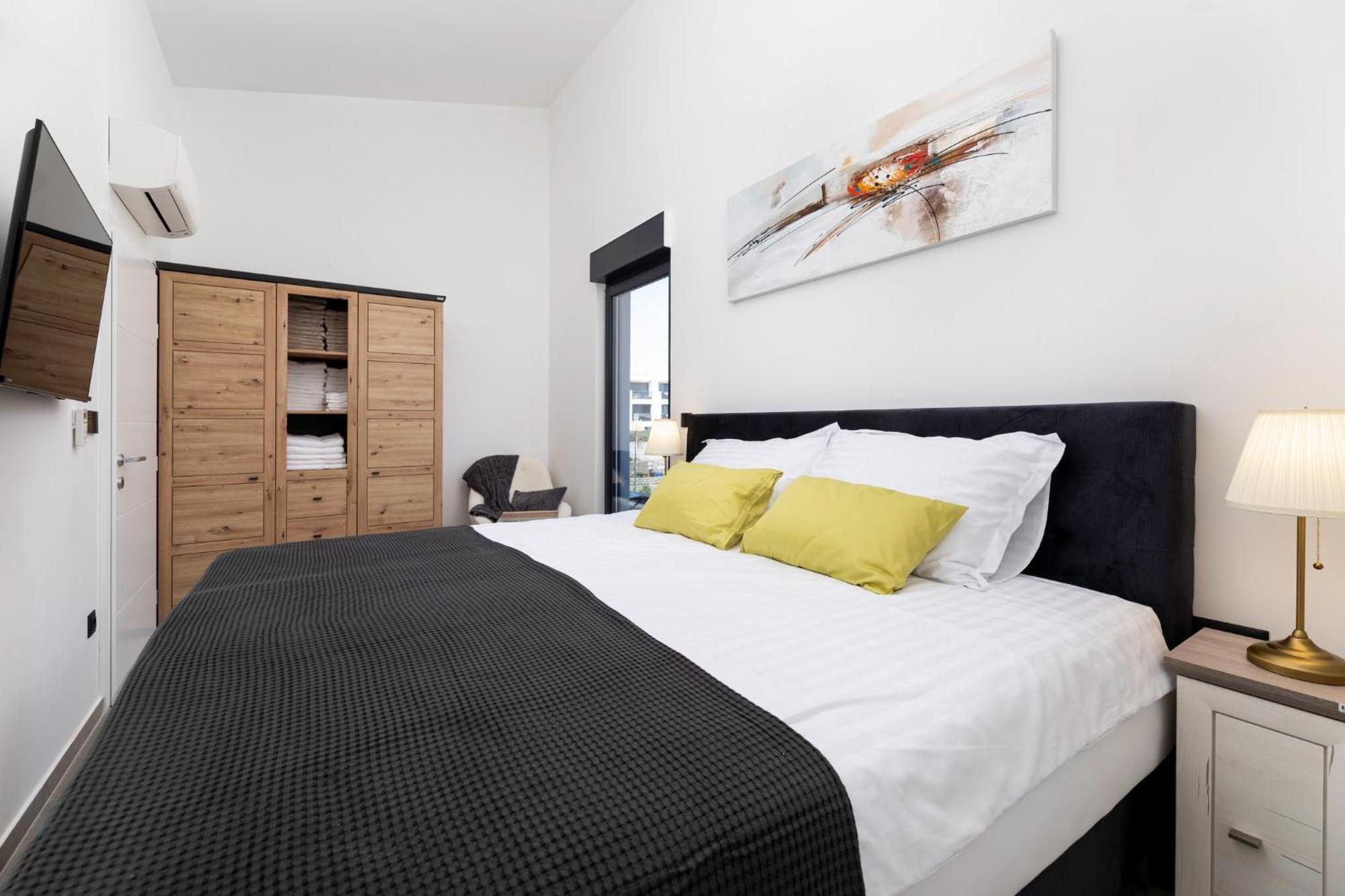 קרק Luxury Villa Adria Apartments מראה חיצוני תמונה