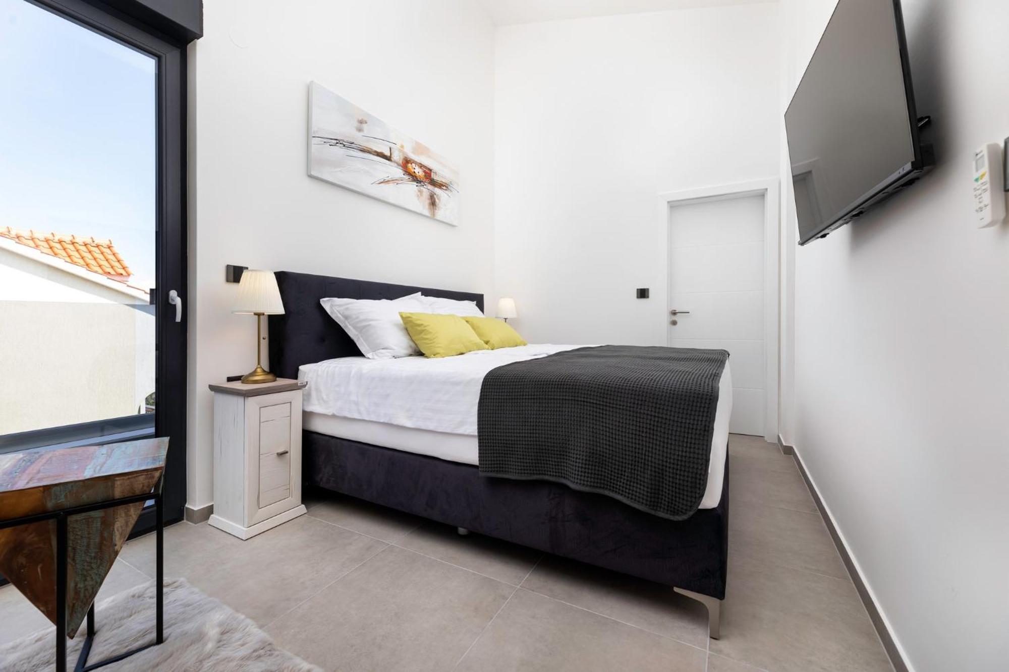 קרק Luxury Villa Adria Apartments מראה חיצוני תמונה
